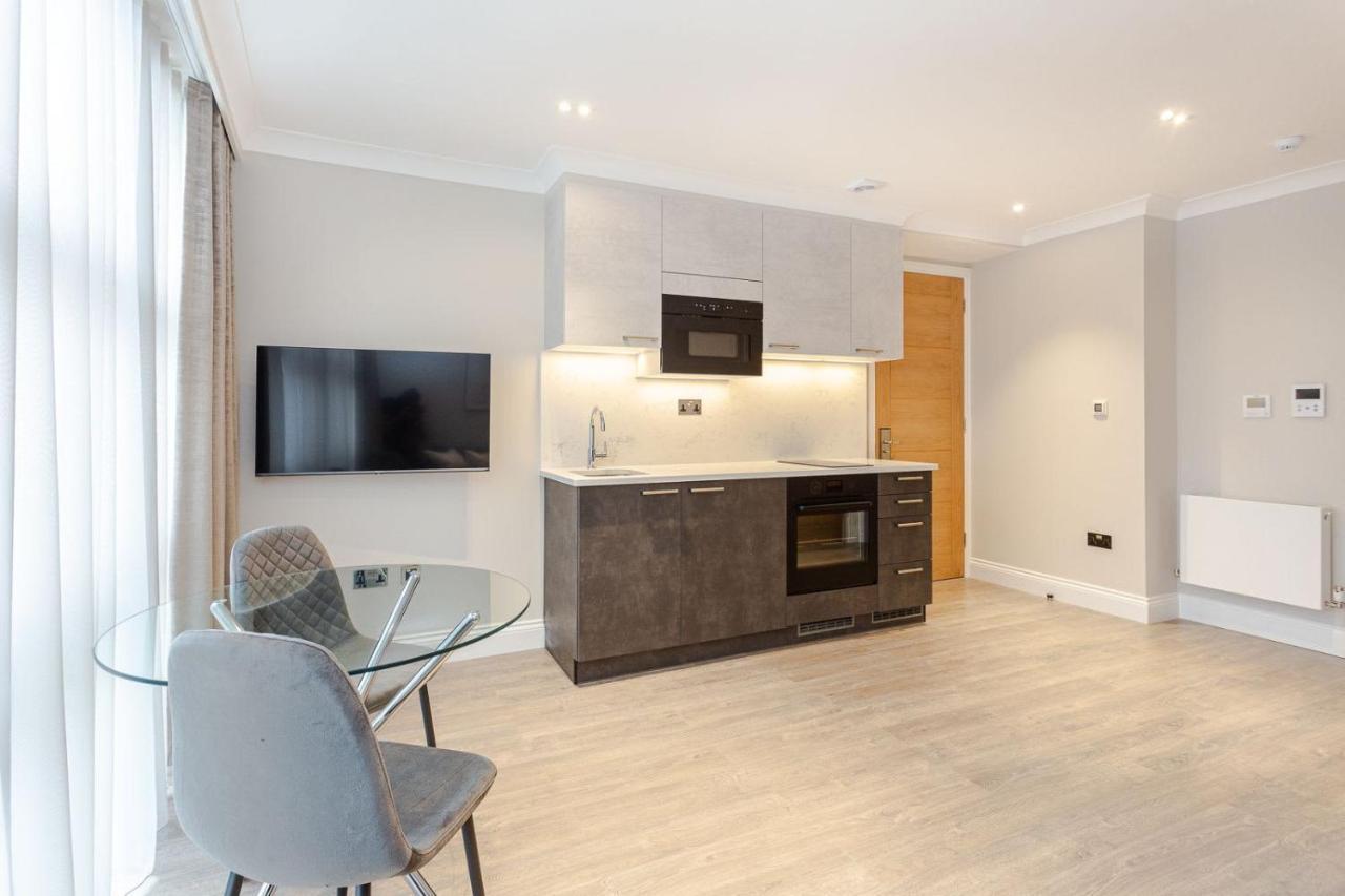 Cleveland Residences Farringdon Apartment *
