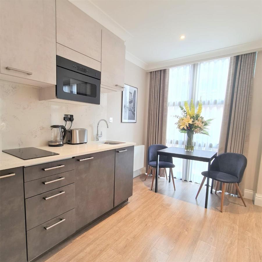 Cleveland Residences Farringdon Apartment