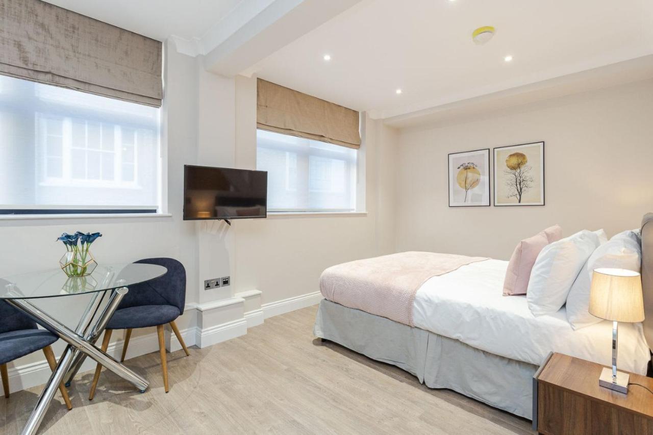 Cleveland Residences Farringdon Apartment