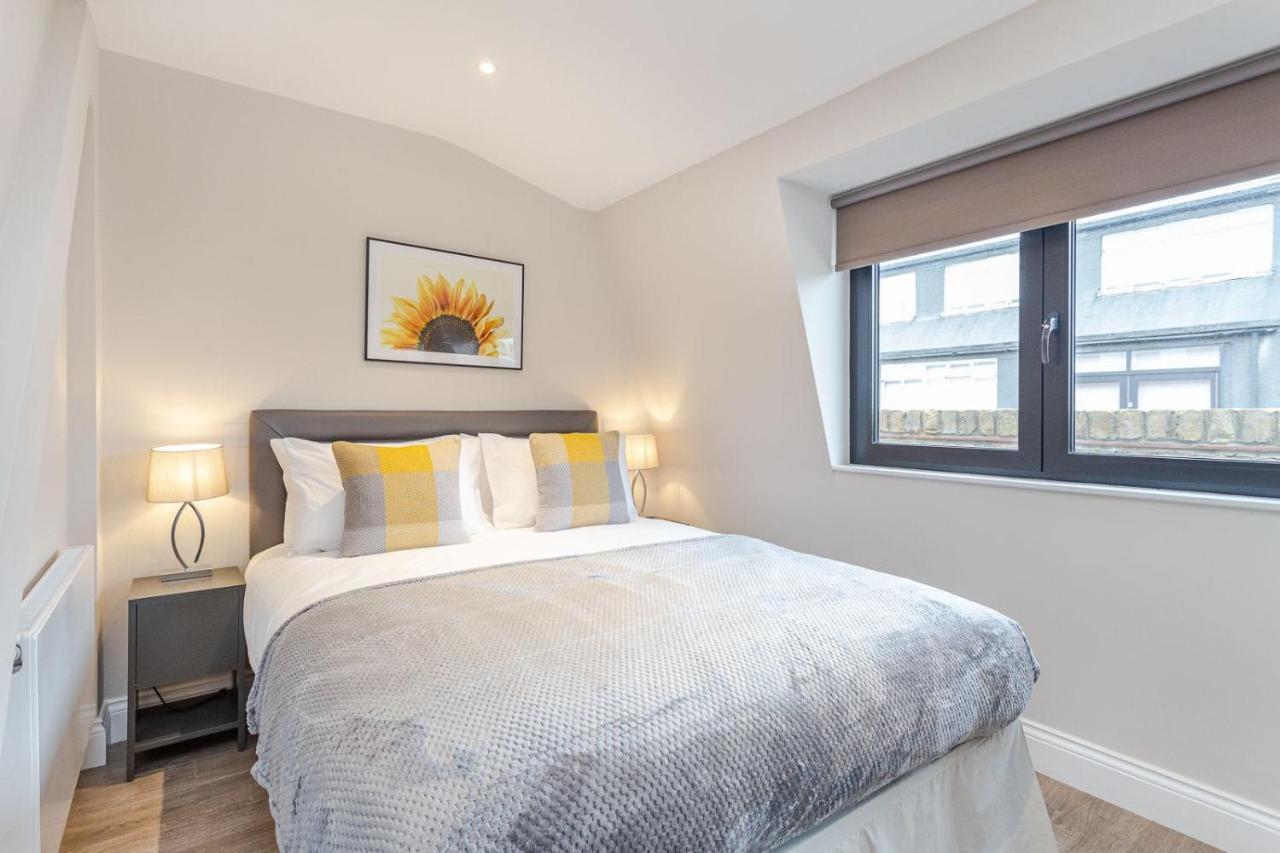 Cleveland Residences Farringdon Apartment