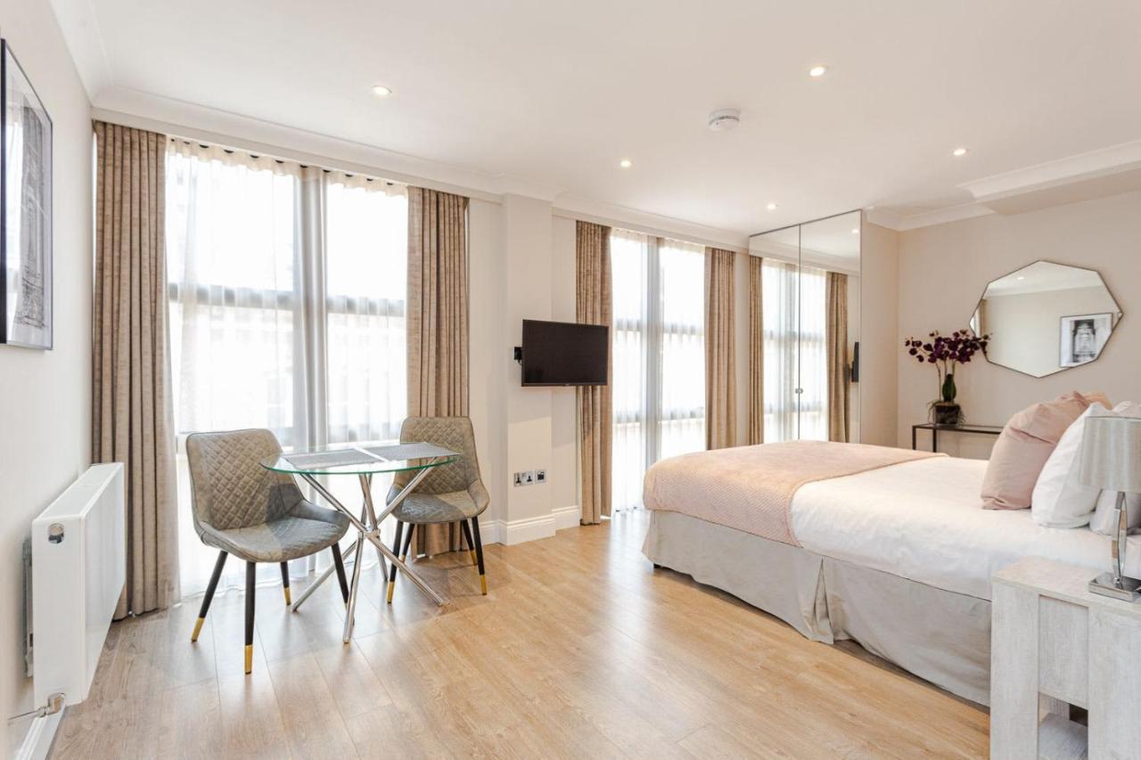 Cleveland Residences Farringdon Apartment