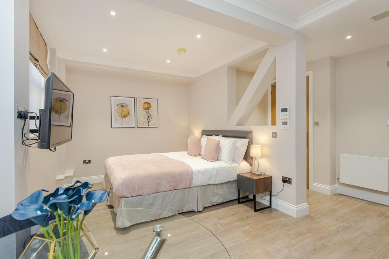 Cleveland Residences Farringdon Apartment