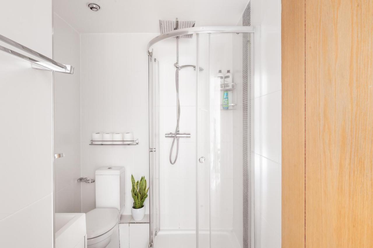 Riverside Balcony Apartments, 10 Minutes From Oxford Circus Londres