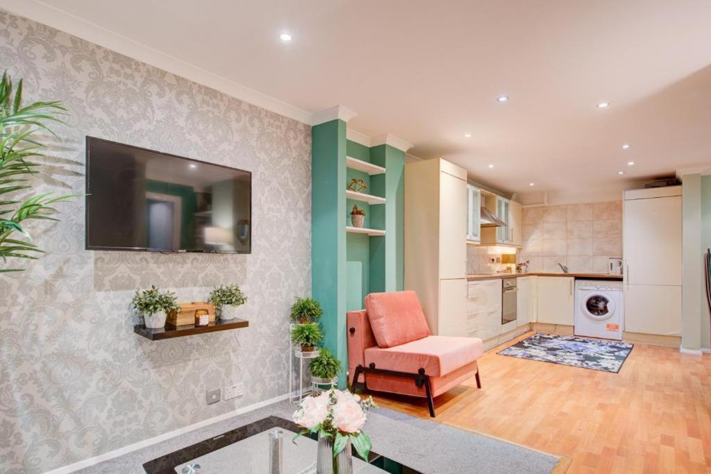 Marble Arch 2 Bedroom Apartment *