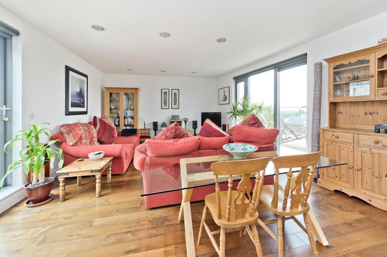 Superb With Terrace Near The River In Putney By Underthedoormat Apartment *