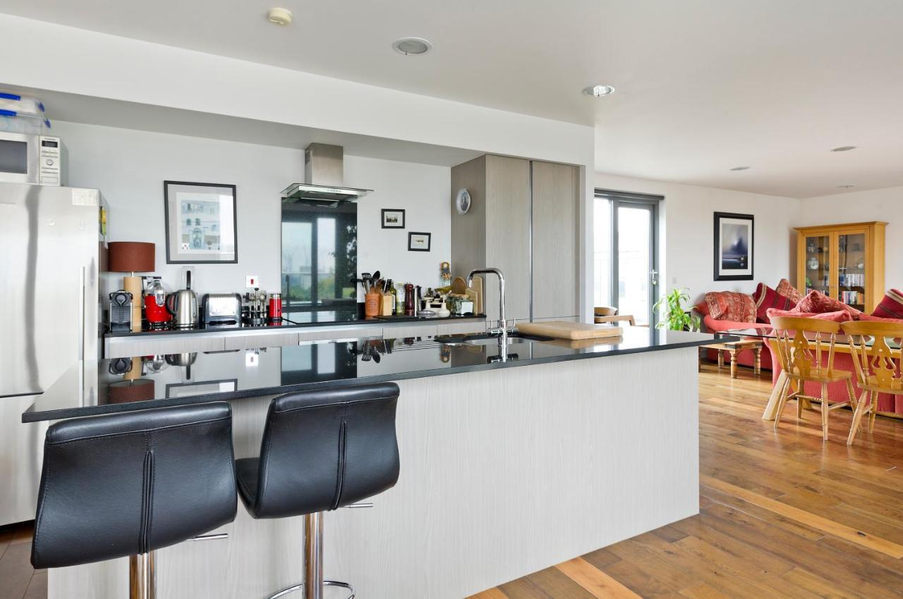 Superb With Terrace Near The River In Putney By Underthedoormat Apartment London
