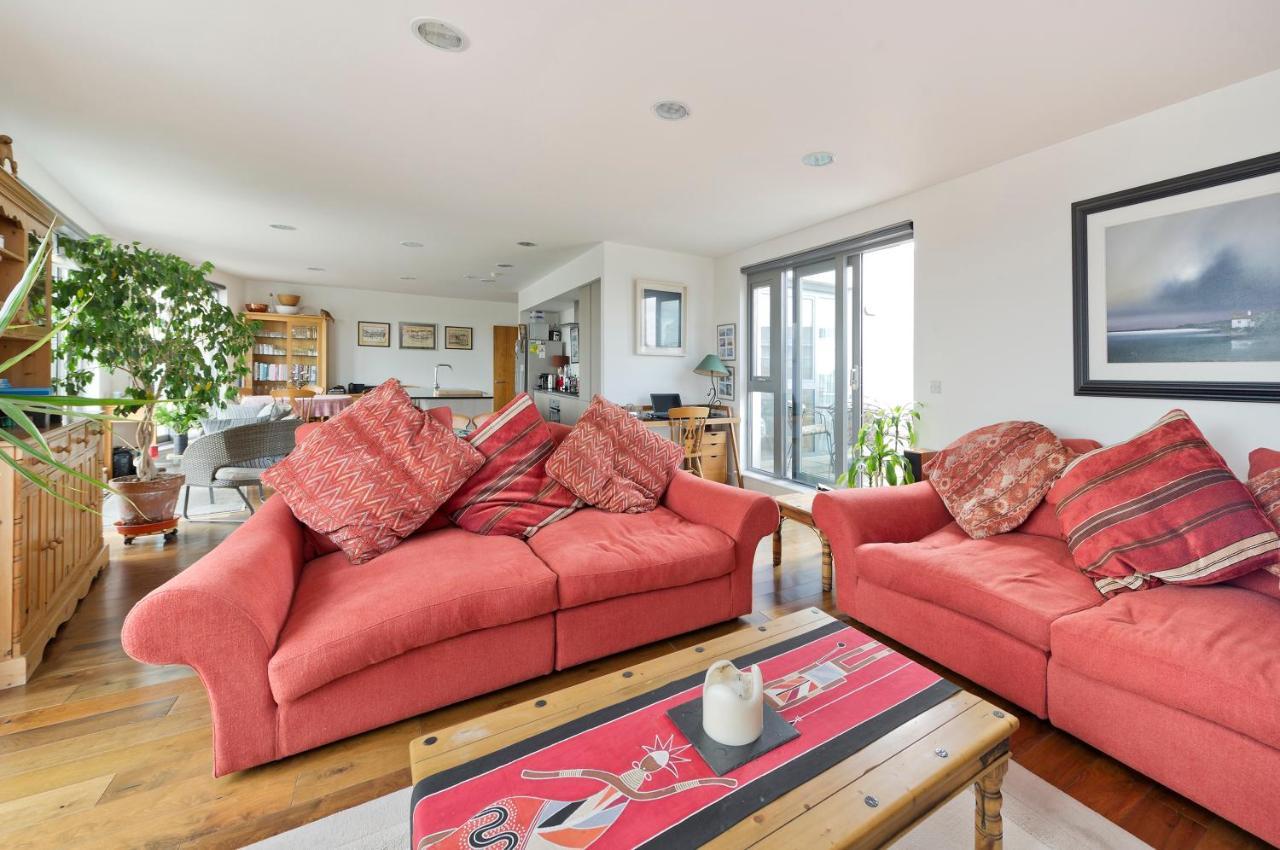 Superb With Terrace Near The River In Putney By Underthedoormat Apartment *