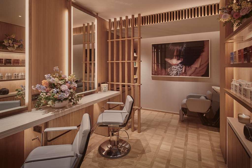 Hotel Claridge's, Maybourne