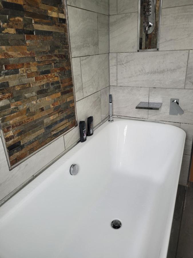 Arsenal And Tottenham Double Bedroom Homestay
