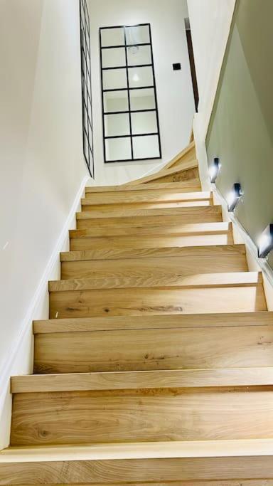Apartment Newly Renovated Modern 2 Bedroom Flat In West London