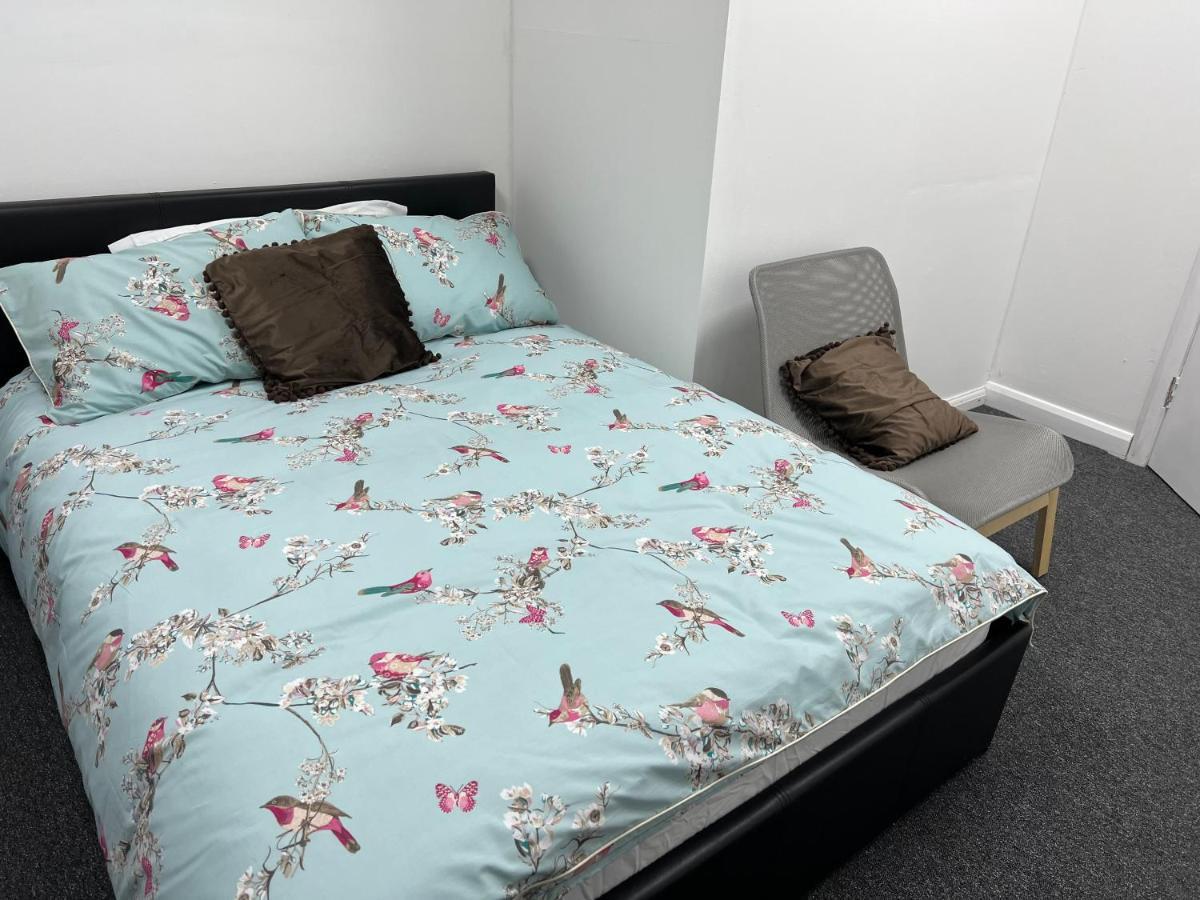 Hotel Mj - Entire Serviced For 6 Guests - Next To Tube Station Skyline View -