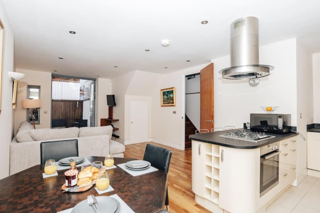 The Broadway, Crouch End Holiday home London
