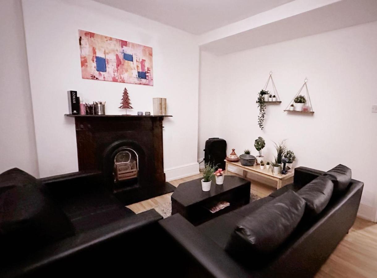 Apartment Madia Pad - By Chaps *