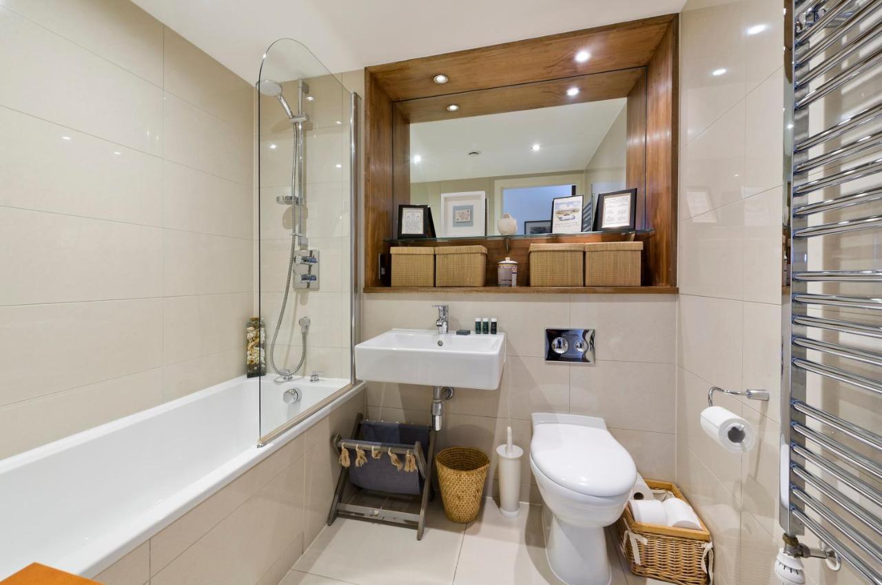 Apartment Superb With Terrace Near The River In Putney By Underthedoormat London