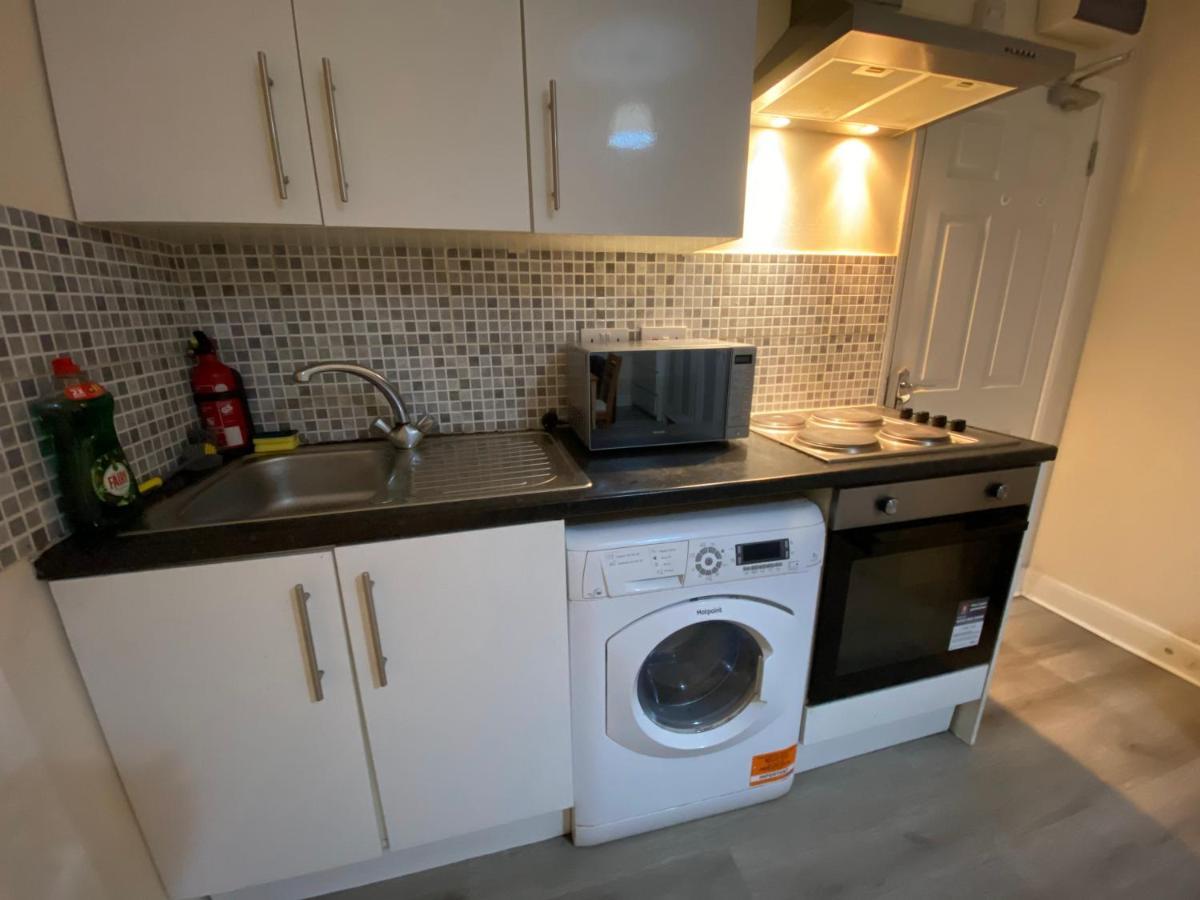 Lovely 1-bedroom Flat In Apartamento *