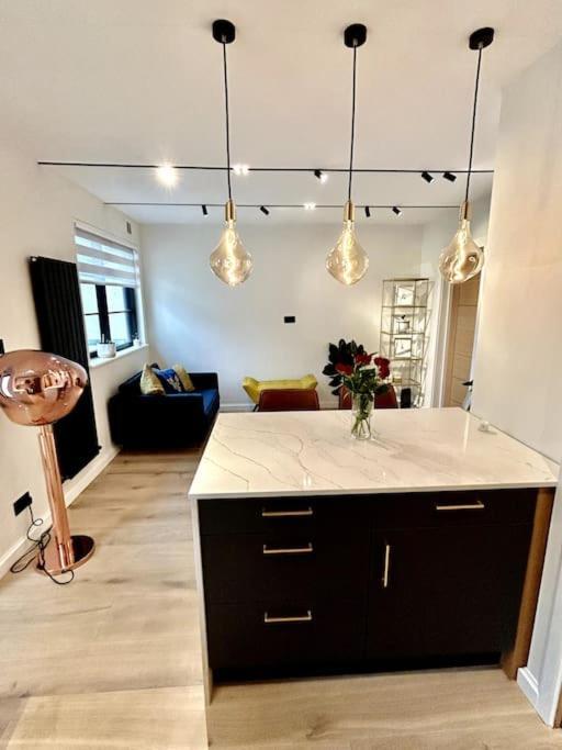 Newly Renovated Modern 2 Bedroom Flat In West London