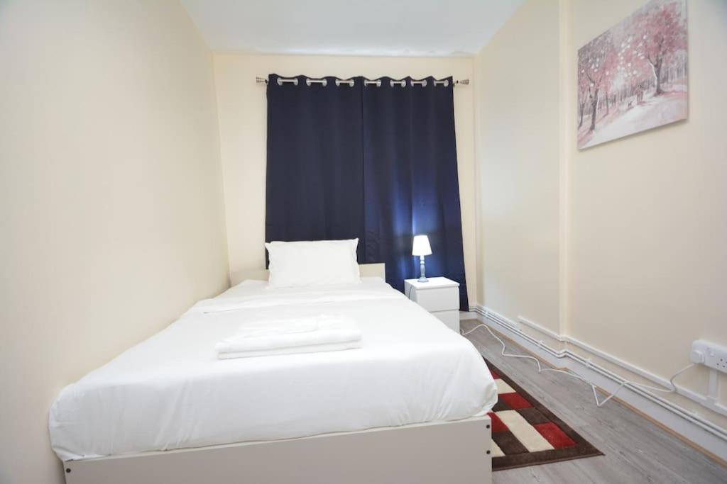 Lovely 4 Bedroom Close To The City Walking Distance From The Rivere View * Londres