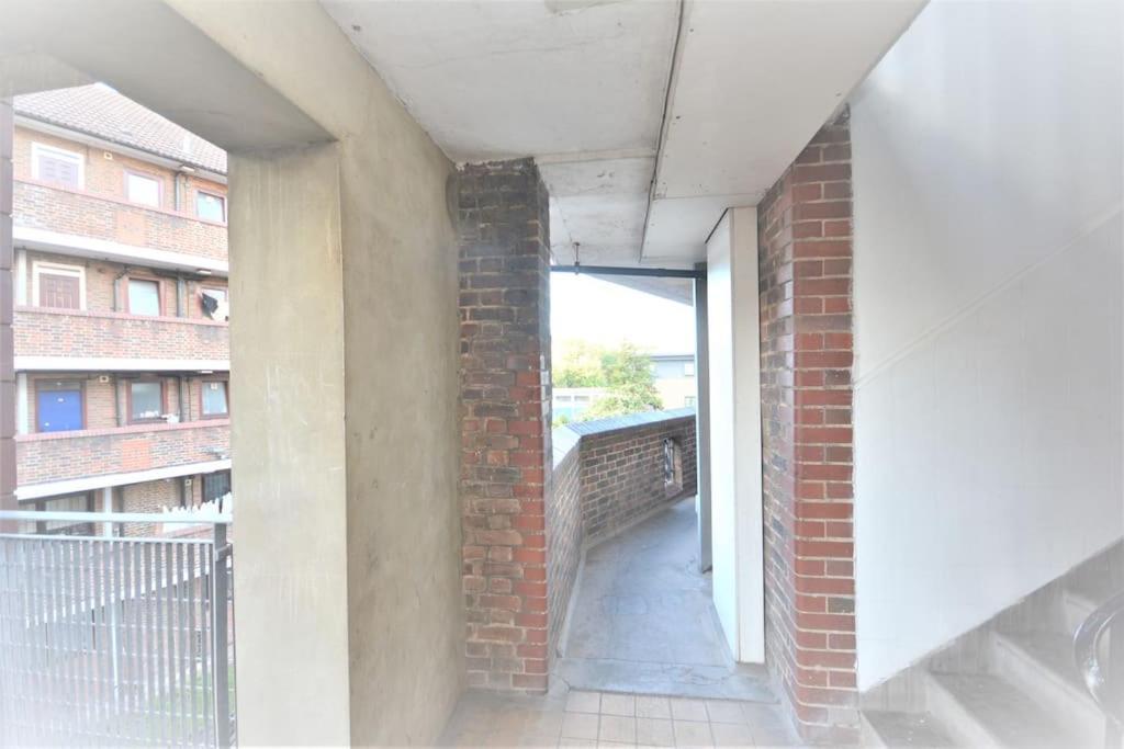 Lovely 4 Bedroom Close To The City Walking Distance From The Rivere View *