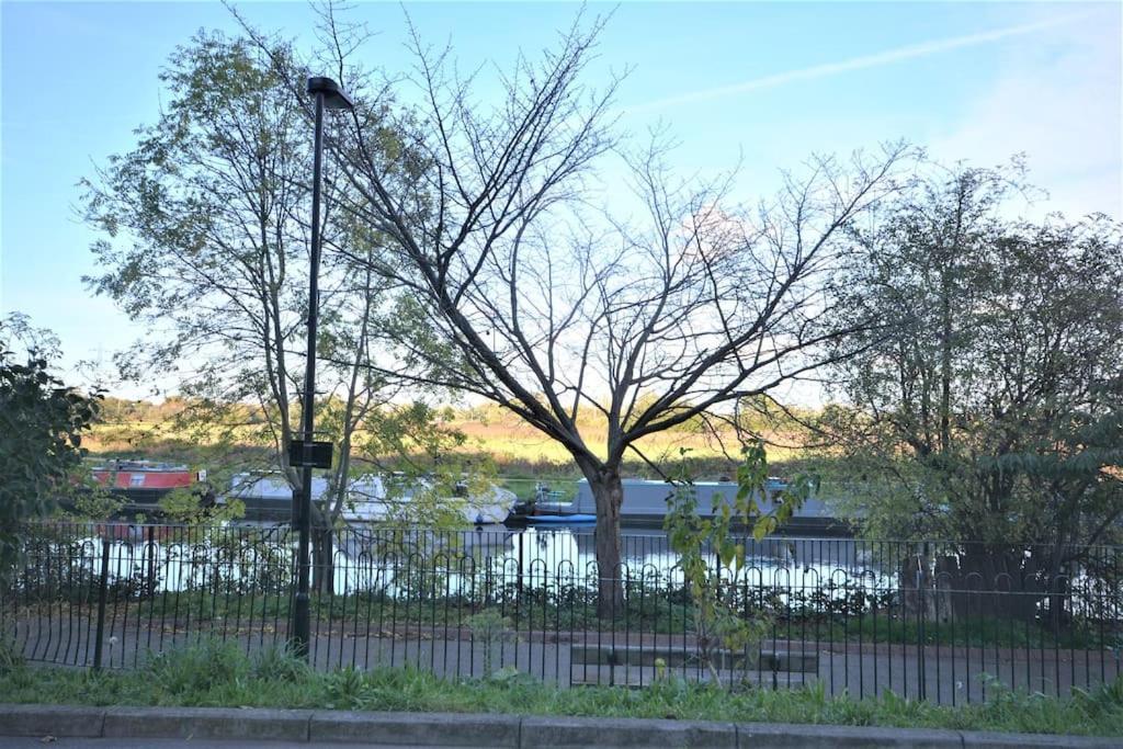 Lovely 4 Bedroom Close To The City Walking Distance From The Rivere View