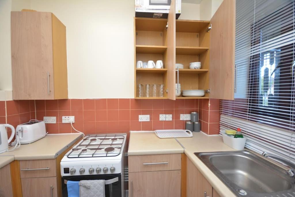 Lovely 4 Bedroom Close To The City Walking Distance From The Rivere View Apartamento Londres