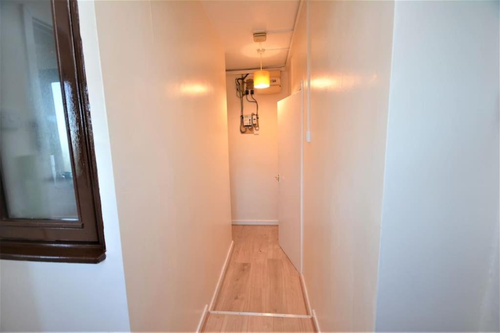 Lovely 4 Bedroom Close To The City Walking Distance From The Rivere View