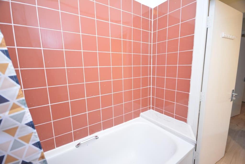 Apartamento Lovely 4 Bedroom Close To The City Walking Distance From The Rivere View Londres