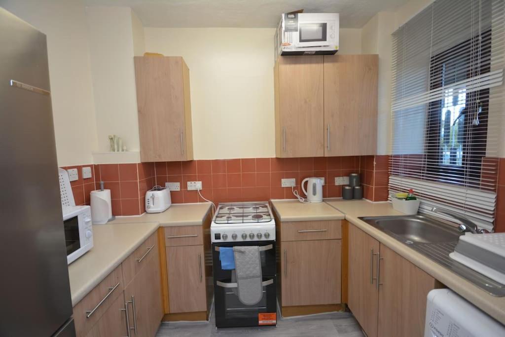 Lovely 4 Bedroom Close To The City Walking Distance From The Rivere View Apartamento Londres
