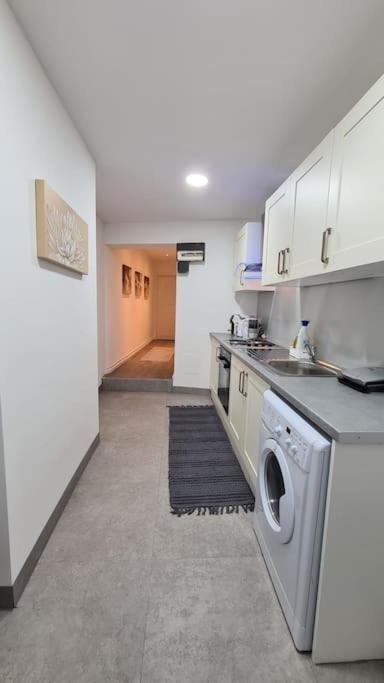 Luxury 1 Bedroom Flat In The Heart Of Wood Apartment London
