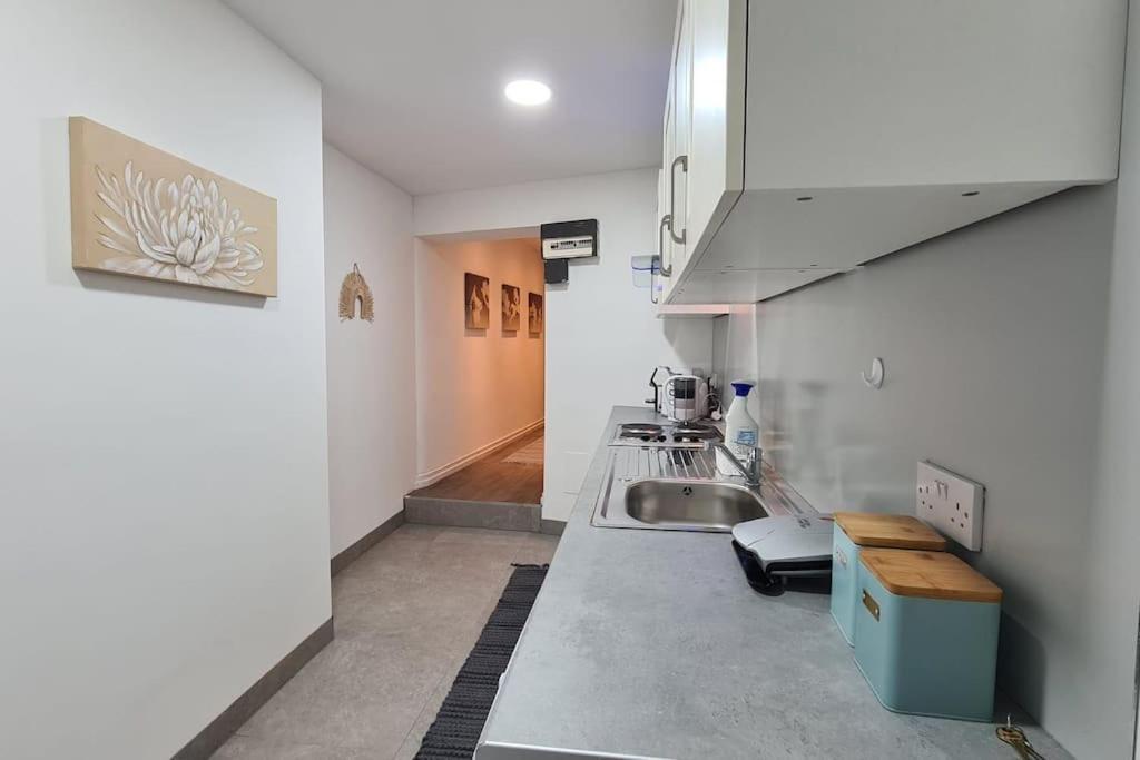 Luxury 1 Bedroom Flat In The Heart Of Wood *