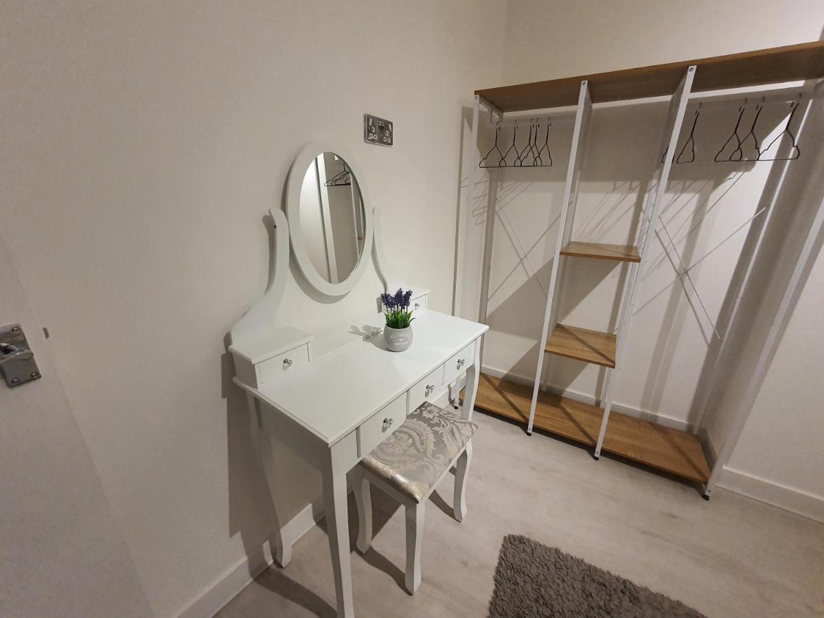 Luxury 1 Bedroom Flat In The Heart Of Wood London