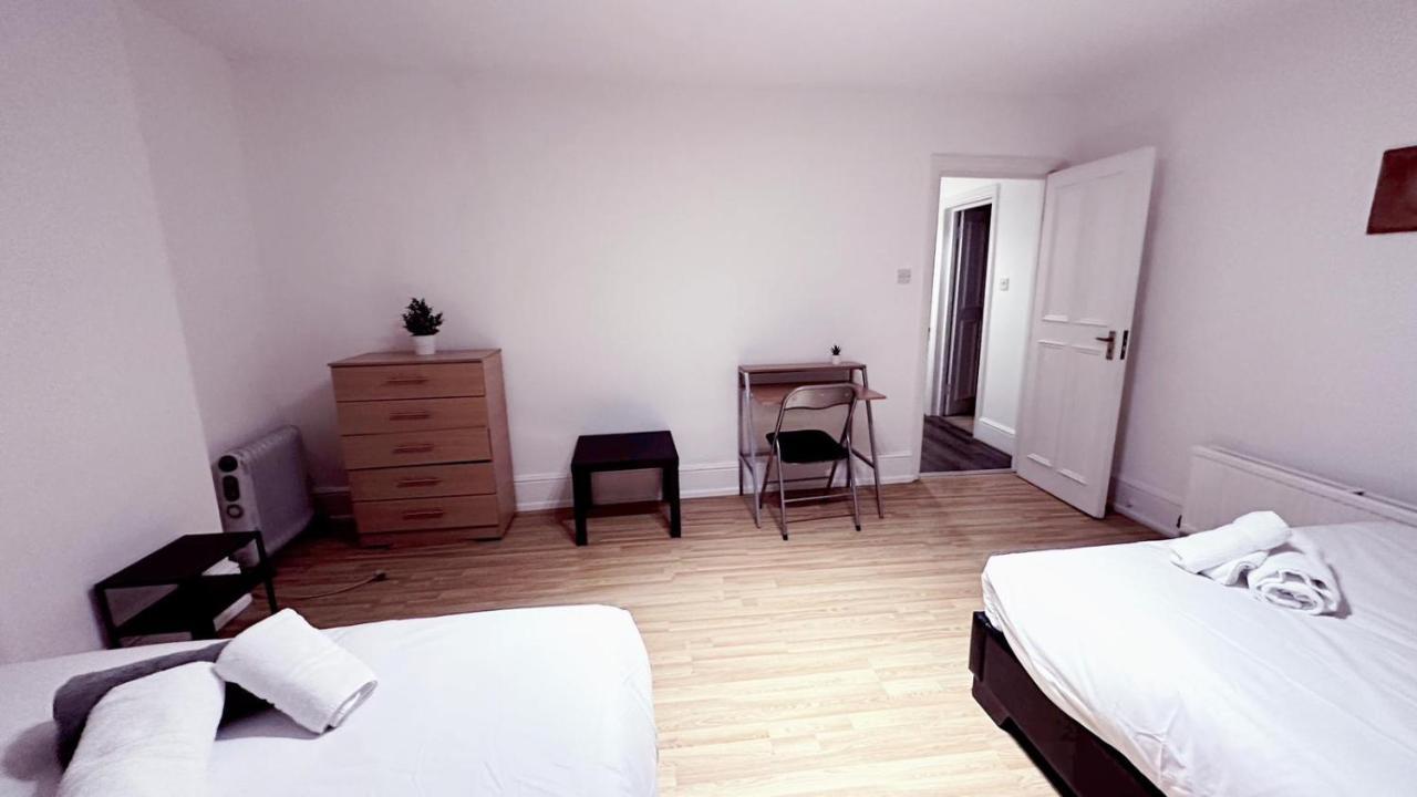 Madia Pad - By Chaps Londres