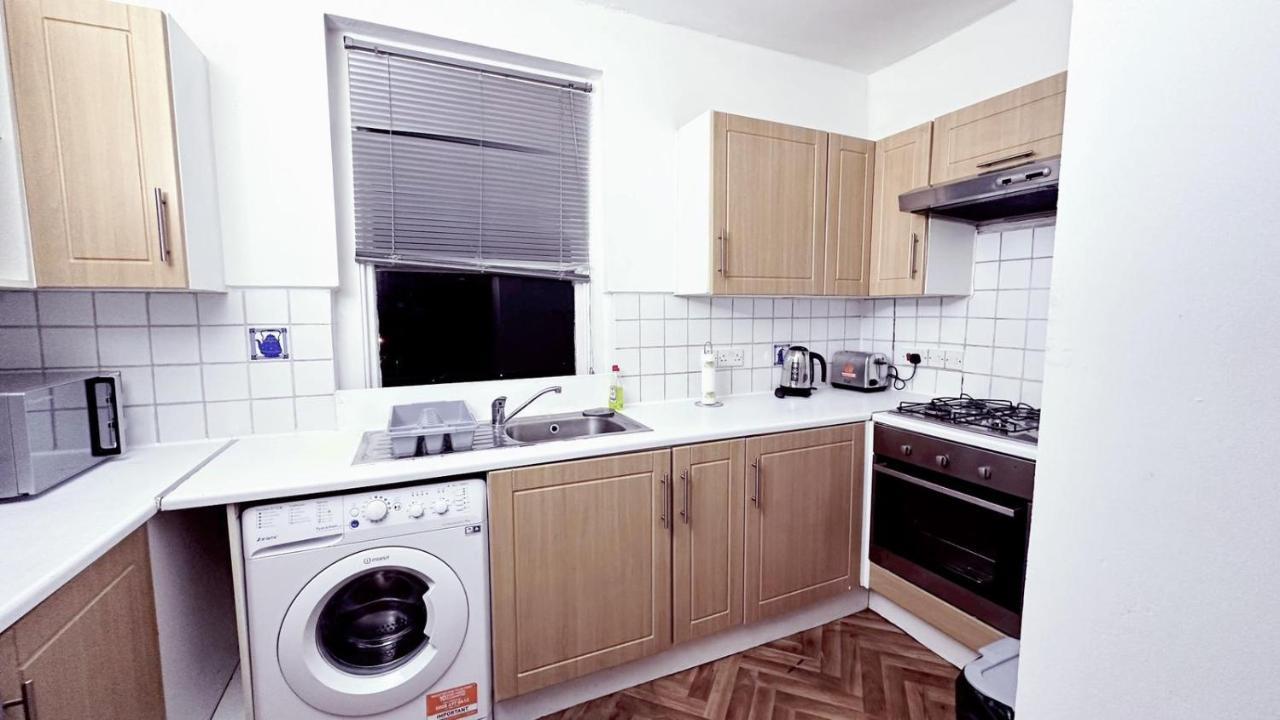 Madia Pad - By Chaps Apartment London