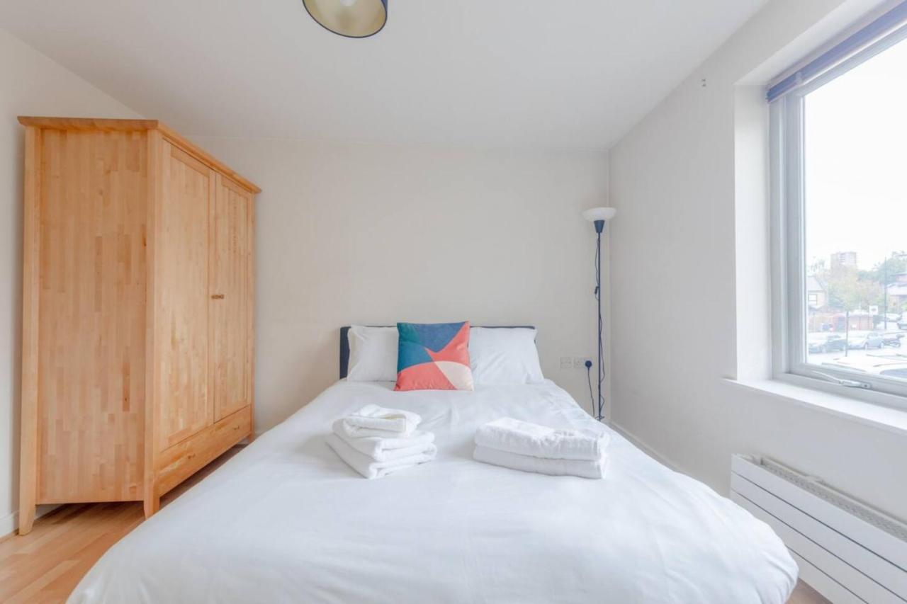 Apartment Spacious 2 Bedroom Near White *
