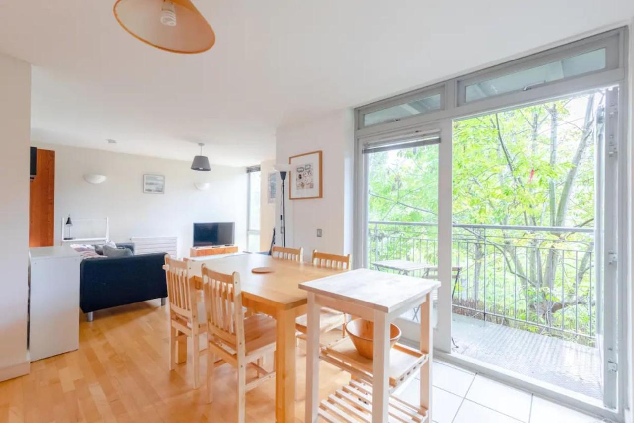 Spacious 2 Bedroom Near White