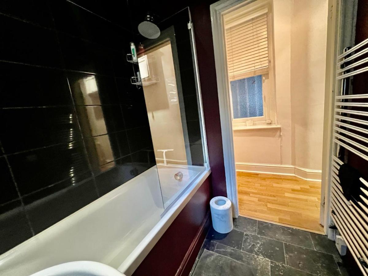 Apartment Spacious Flat With Huge Patio In Central London