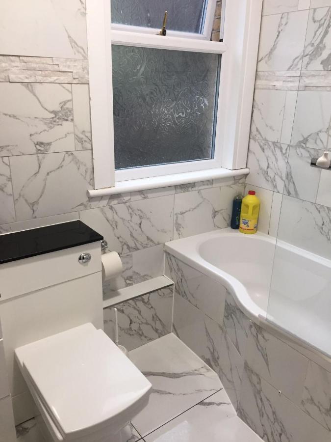 Devons Unique Short Bed & Breakfast London