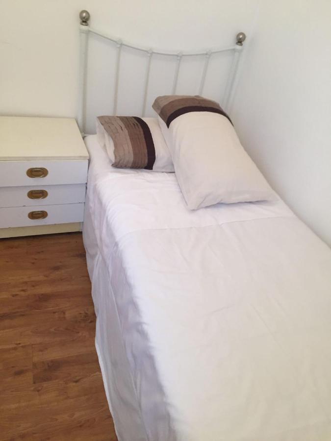 Devons Unique Short Bed & Breakfast London
