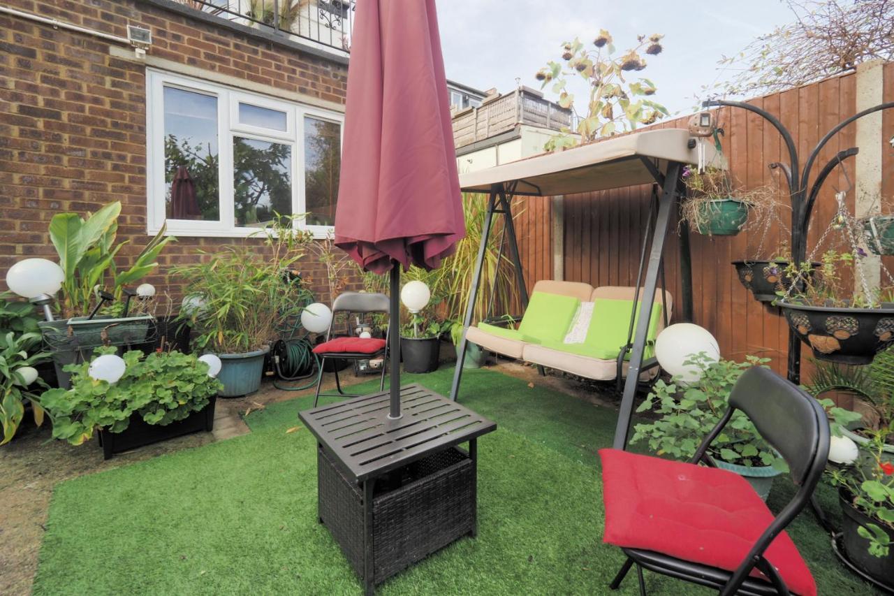Apartment Stunning, Large 1 Bed Riverside Flat London