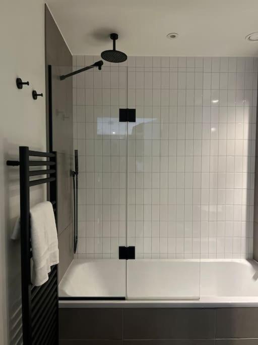 Apartment Luxurious High Spec 1 Bedroom *