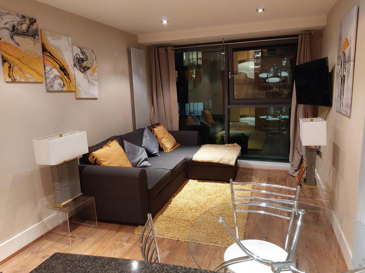 One Bed Stylish Apartment, Canary Wharf, * London