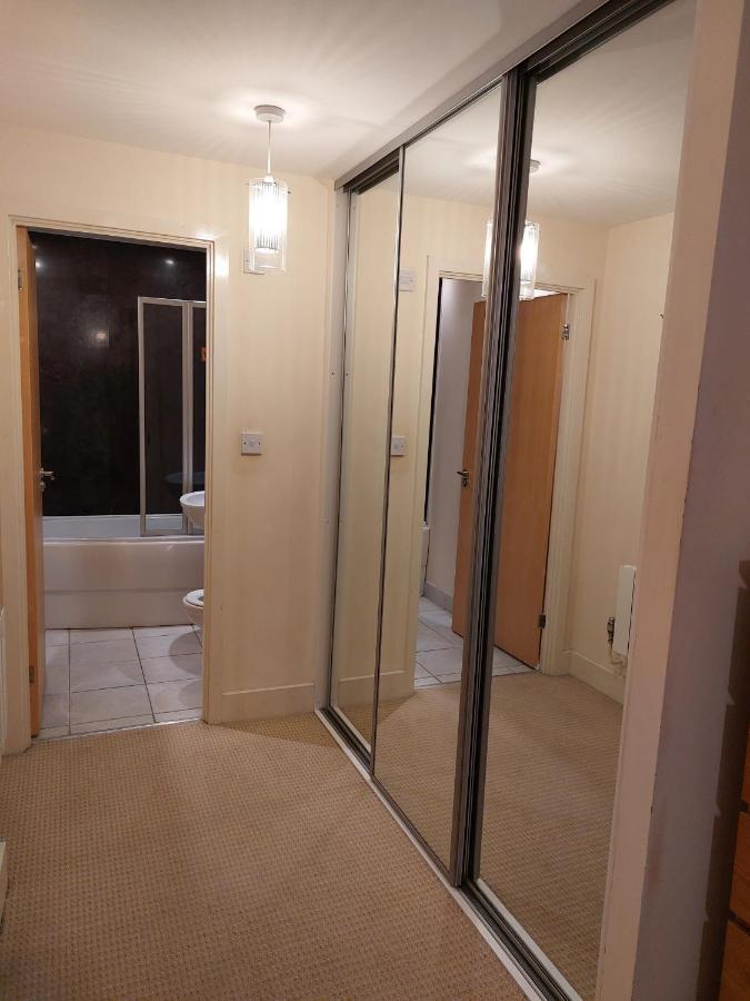 Apartment One Bed Stylish Apartment, Canary Wharf, *