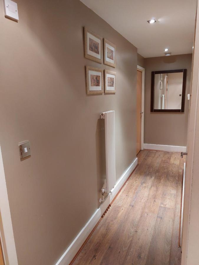 One Bed Stylish Apartment, Canary Wharf, London