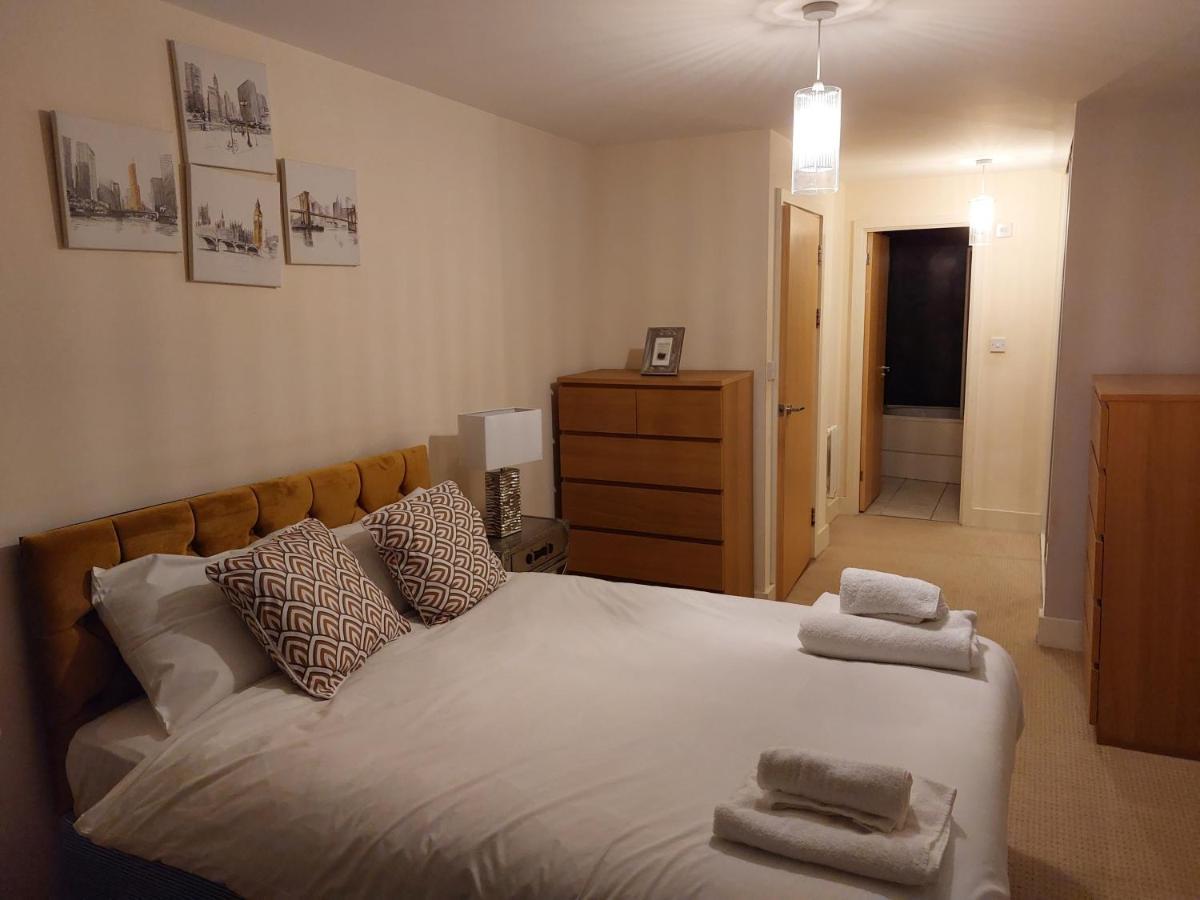 One Bed Stylish Apartment, Canary Wharf, * London