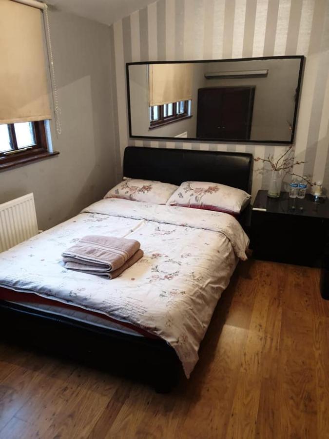 Master Near Heathrow Homestay London