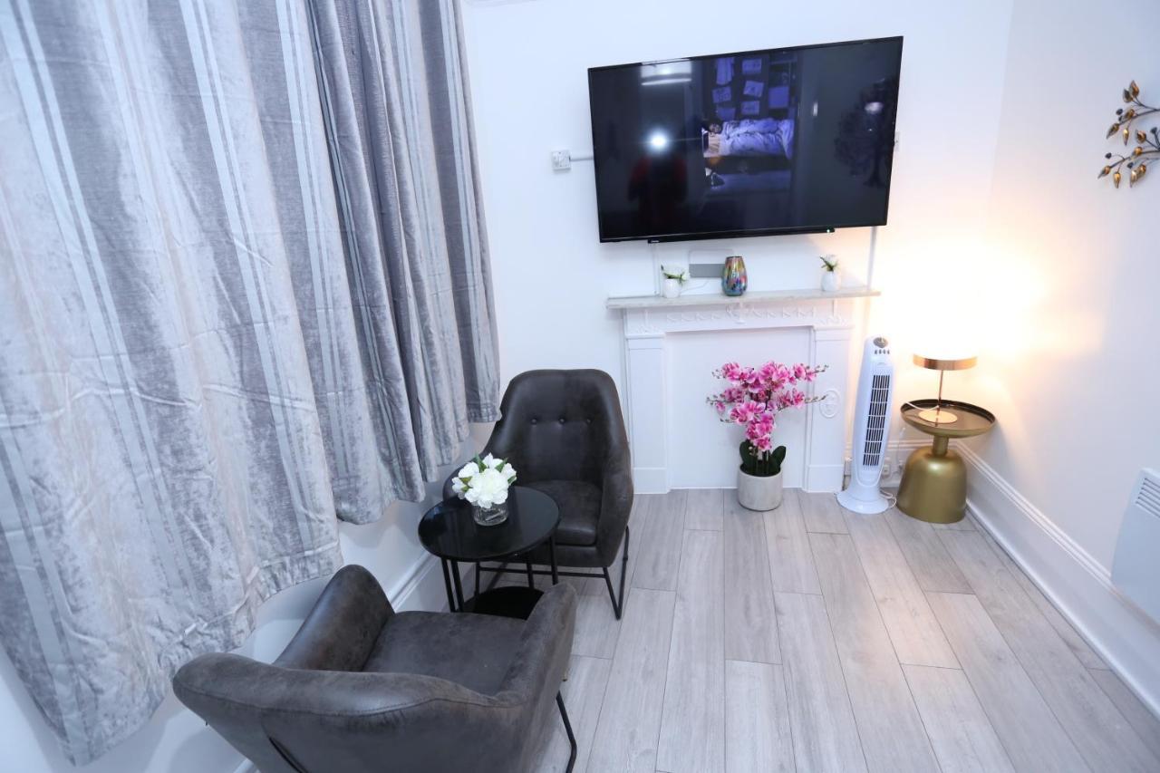 Town Apartment- Lewisham * London