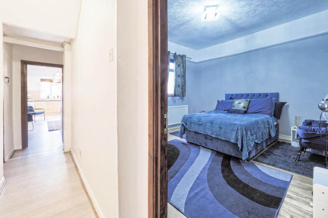 Stunning, Large 1 Bed Riverside Flat Apartment