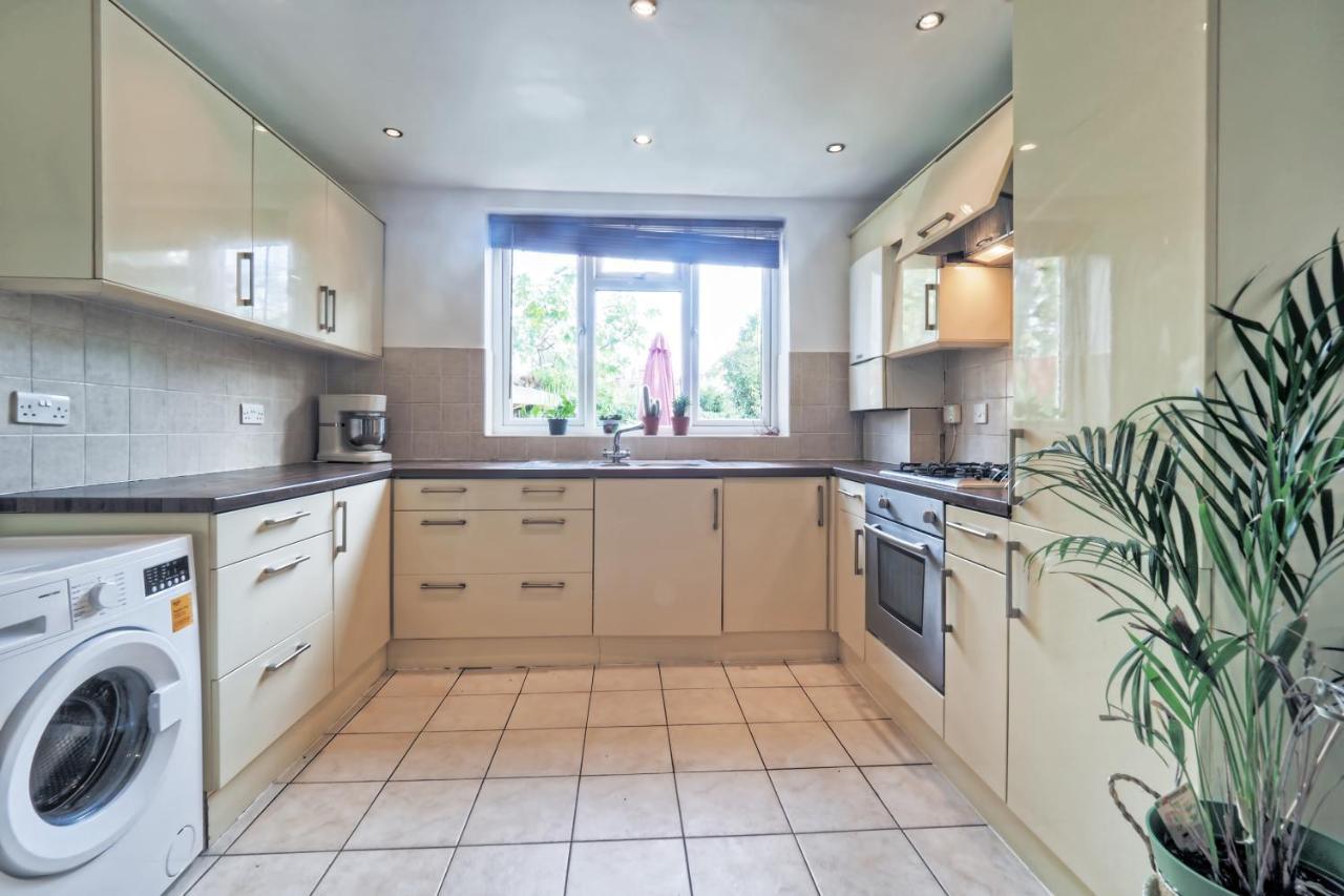 Apartment Stunning, Large 1 Bed Riverside Flat *