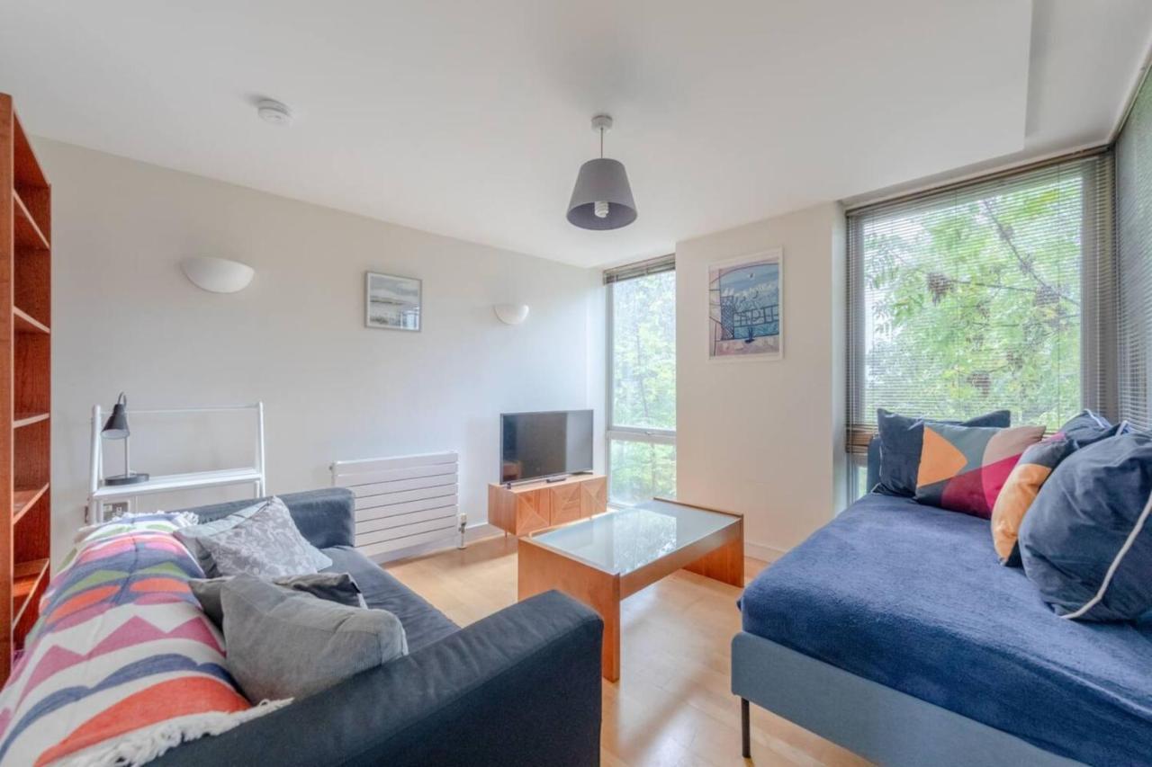Spacious 2 Bedroom Near White