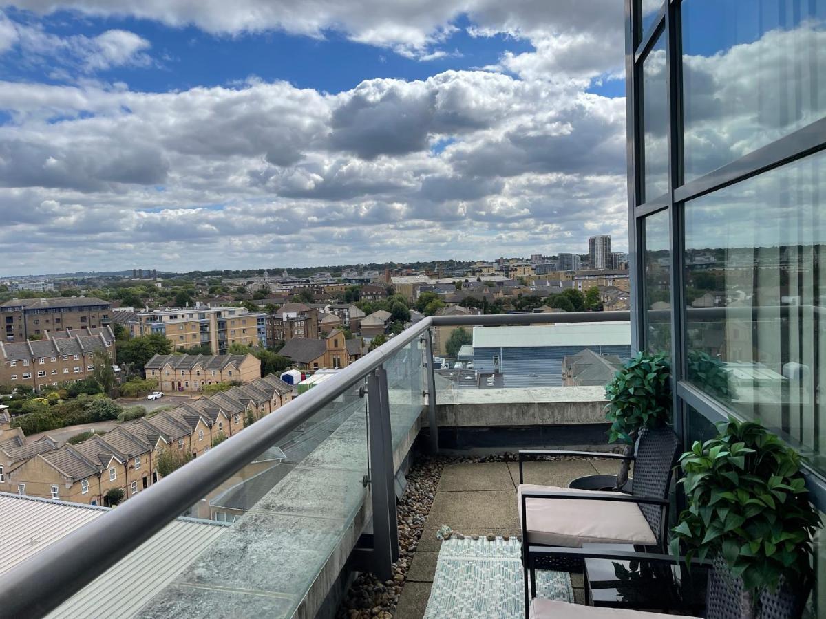 3 Bedroom Stunning Penthouse Apartment
