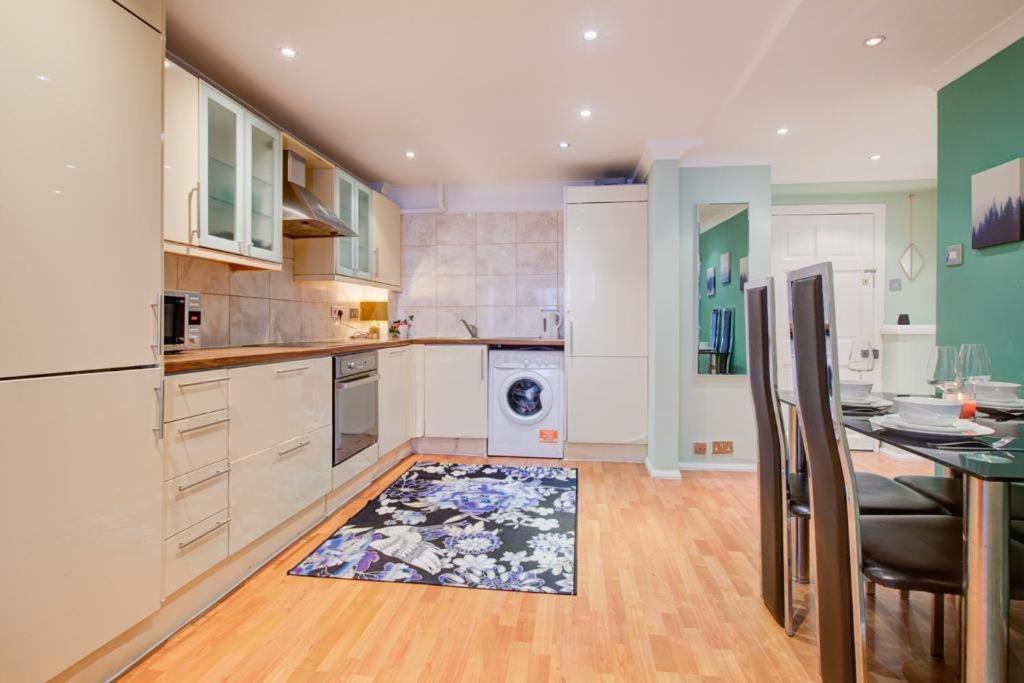 Marble Arch 2 Bedroom Apartment *